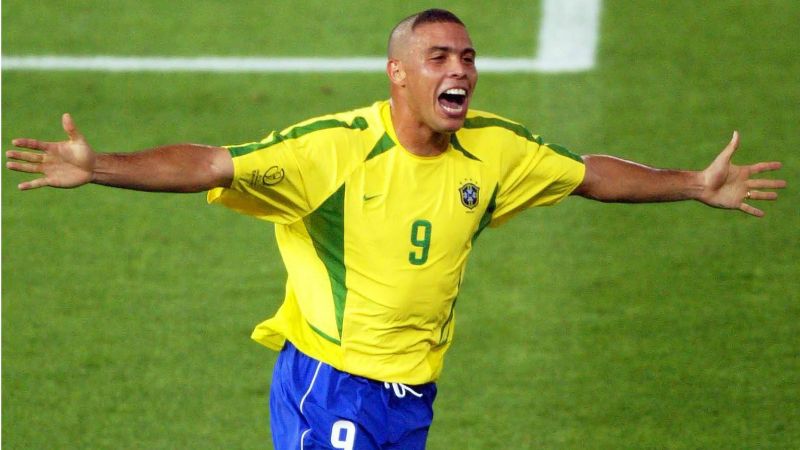 Tóc Ronaldo Béo: Là xu hướng thời trang hay là thảm họa?