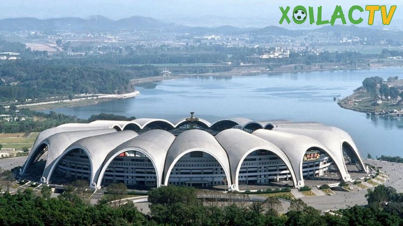 Rungrado May Day Stadium là một trong top 10 sân bóng đá lón nhất thế giới